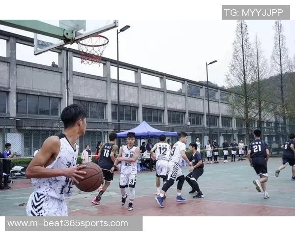 探寻重庆篮球队默契配合的秘密与训练背后的故事 探寻重庆篮球队默契配合的秘密与训练背后的故事