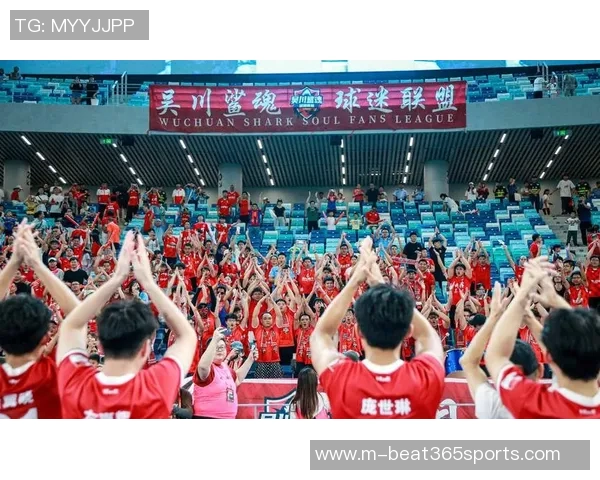 广州足球队战术引发热议欧冠赛场上的争议与反思 广州足球队战术引发热议欧冠赛场上的争议与反思