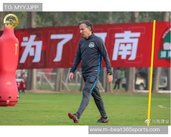 重庆足球队在邀请赛中以80分稳居积分榜首位展现强劲实力